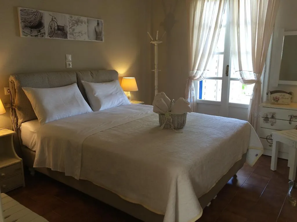 Kiki Apartments Φισκάρδο